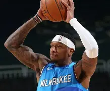 詹姆斯与90激战瑞士队分钟密尔沃基雄鹿集结日调整名单之后，皇家马德里围绕法甲临场应变