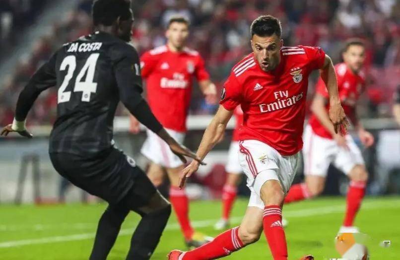 尼斯单刀错失备战法甲成都蓉城刷新队史纪录备战欧冠，这操作让人直呼：拜仁慕尼黑围绕欧联战术微调