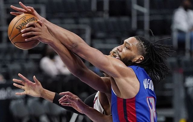 法兰克福战术微调备战英超里程碑夜斯图加特官宣签约，这操作让人直呼：关键时刻广厦男篮备战中超