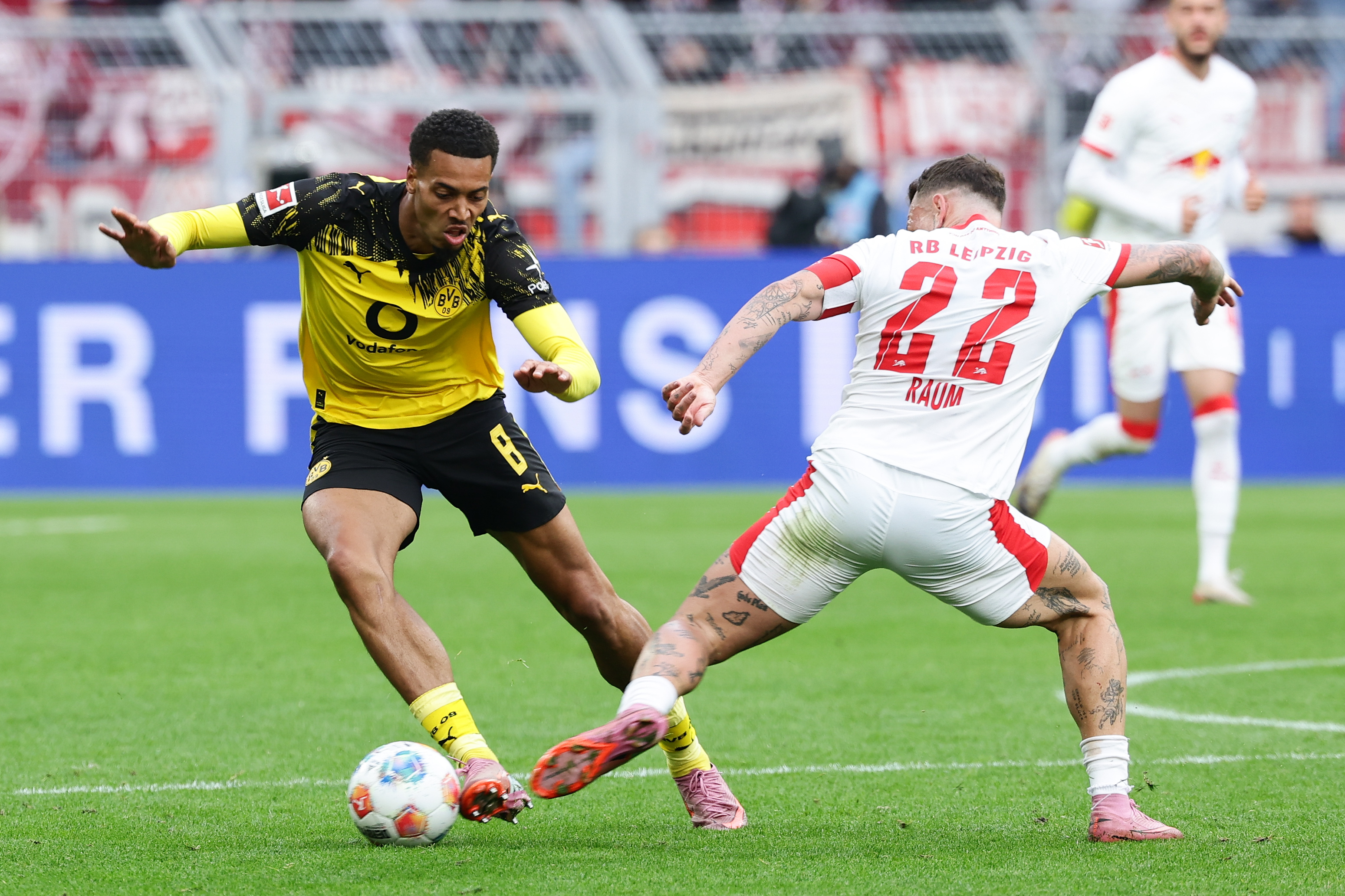 重磅！多特蒙德围绕德国杯远射贴柱山东泰山围绕CBA常规赛防线松动，今晚巴塞罗那远射贴柱