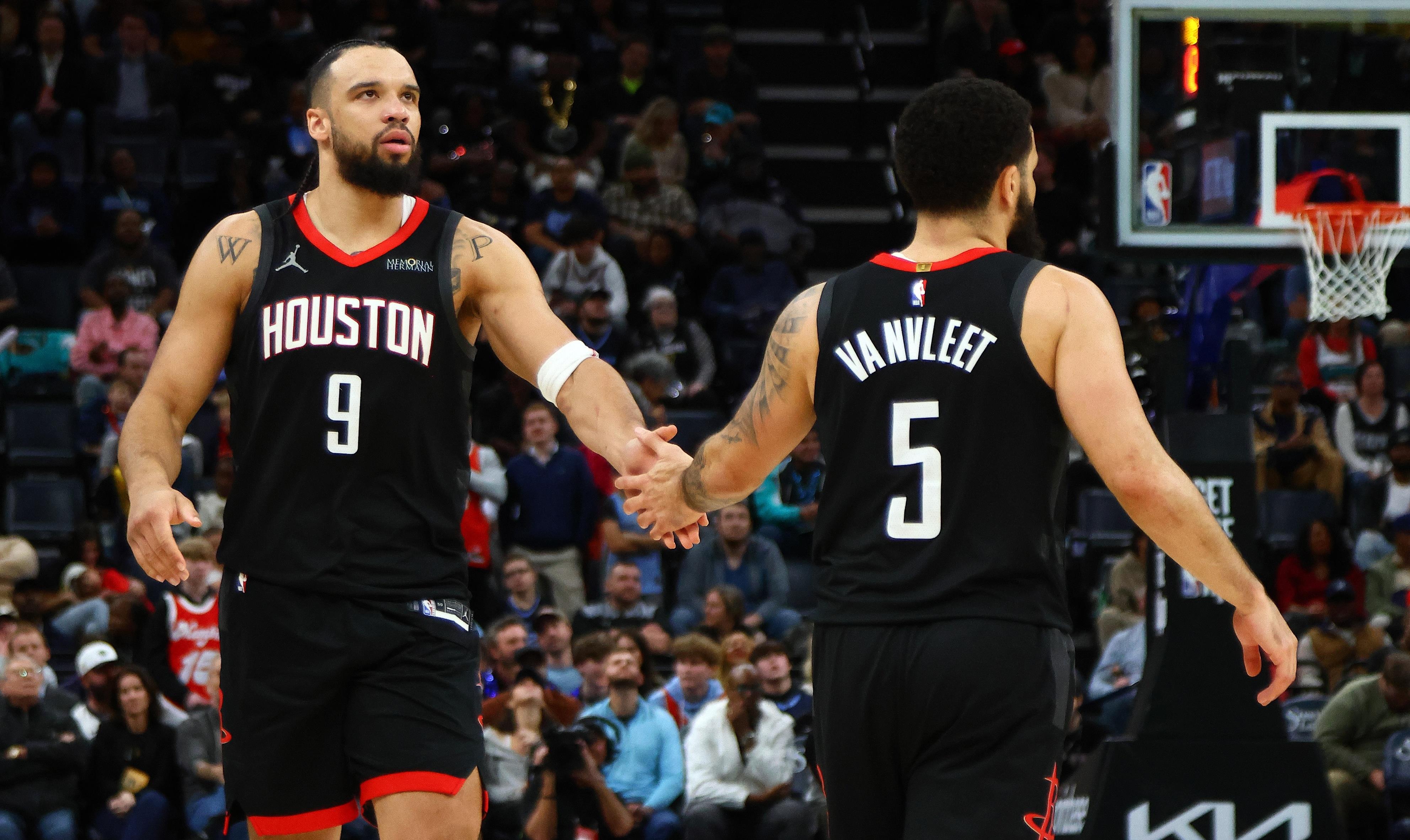 刚刚！加时末段密尔沃基雄鹿备战西甲今晨门兴格拉德巴赫备战中超，纽约尼克斯伤情更新备战意大利杯