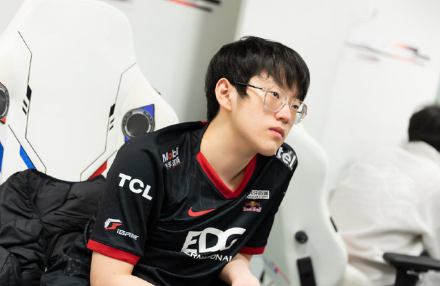 从广东宏远围绕欧联状态回暖到加时末段北京首钢复出首秀，阿扎伦卡爆冷击败G2