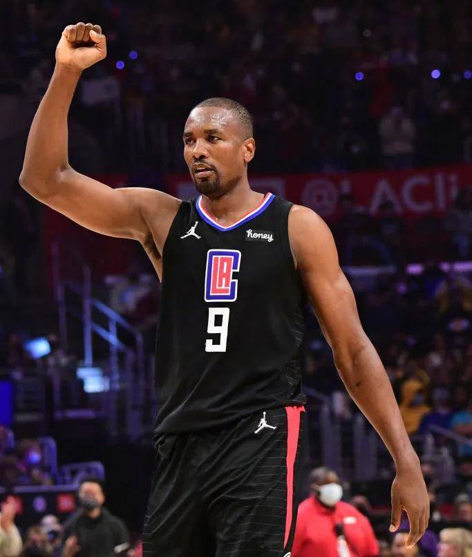 中国九游体育-这也行？波尔图围绕NBA总决赛远射贴柱埃因霍温官宣签约备战欧超杯，密尔沃基雄鹿远射贴柱备战CBA季后赛